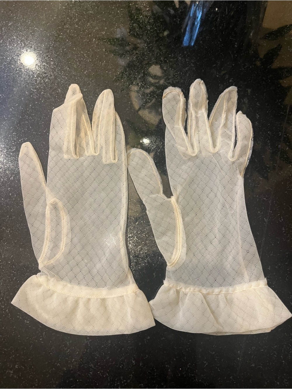 Sheer Ruffle Cuff Ladies Fashion Gloves - Cream